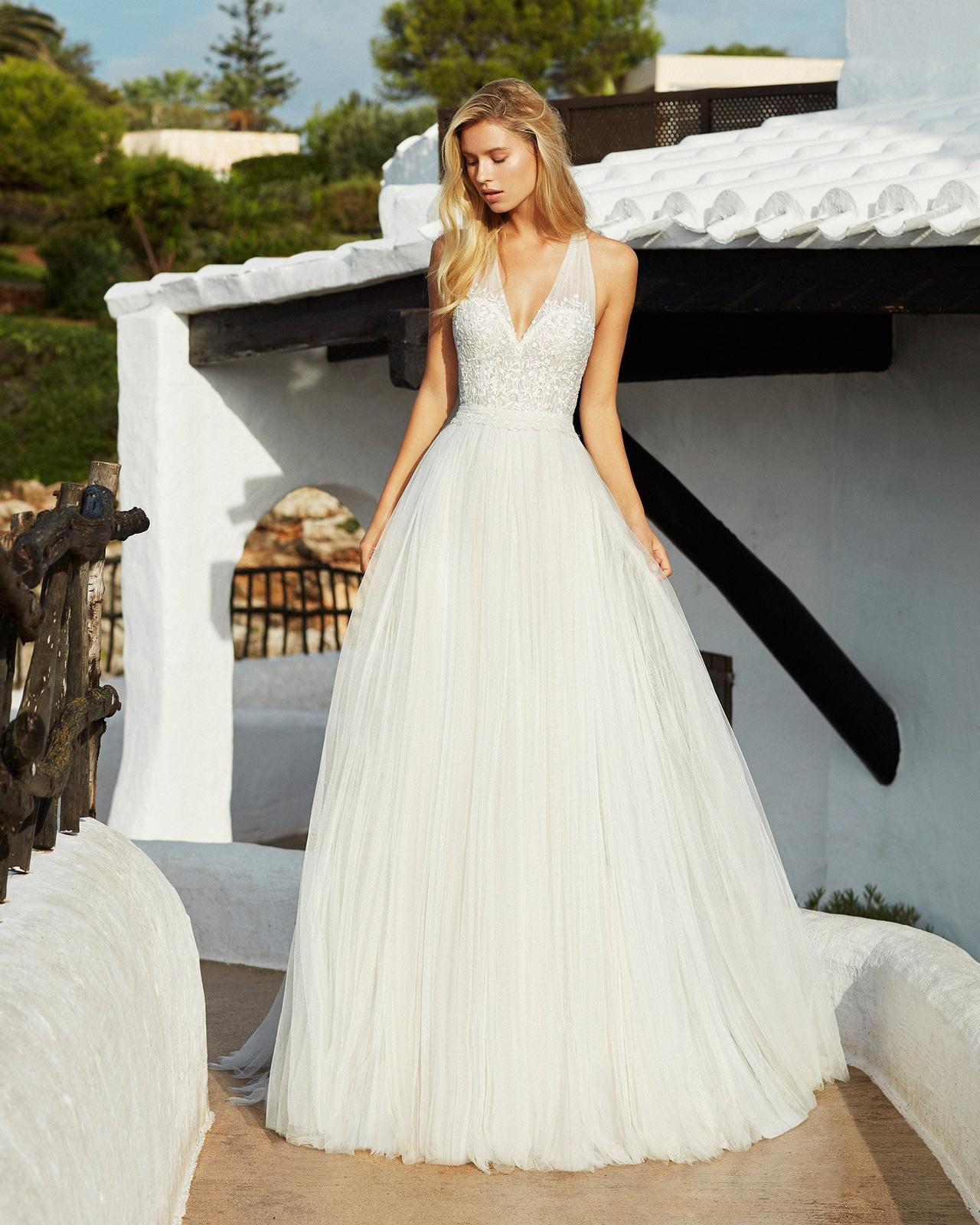 50 vestidos de novia con escote halter: sensualidad y elegancia