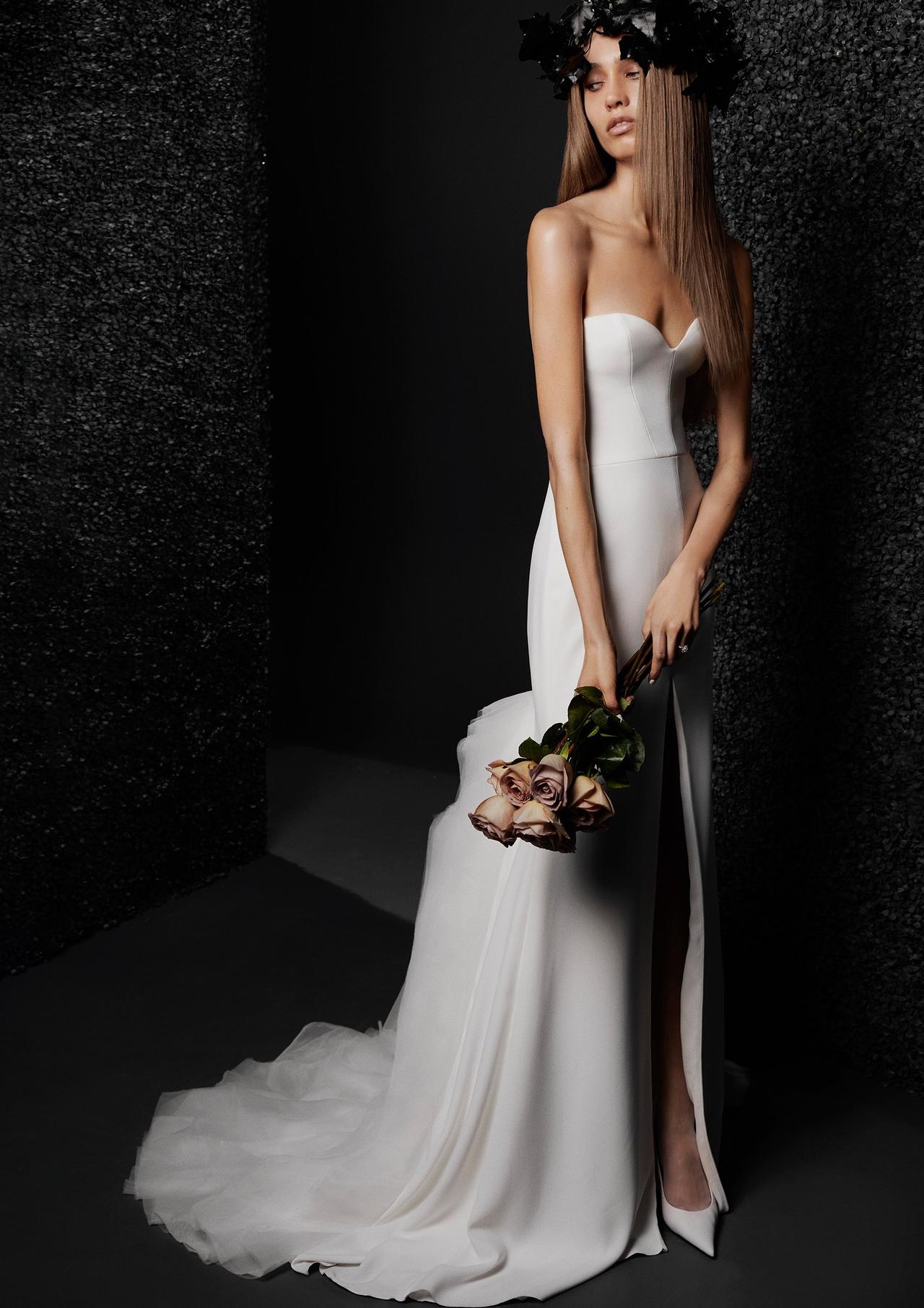 Vera Wang Bridal Enters the Garden for Spring 2020 Collection  Vestidos de  novia vera wang, Vestidos de boda de otoño, Vestido de novia único