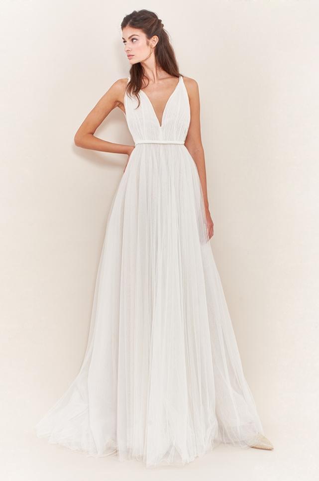 50 vestidos de novia plisados para un look elegante