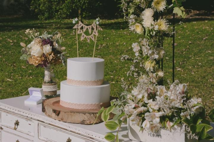 torta de casamiento rústica decoración arpillera