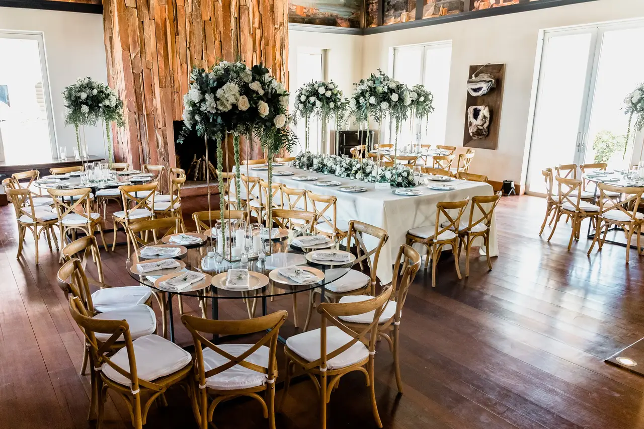 Apúntate a los centros de mesa altos en la decoración de tu boda - Foto 1