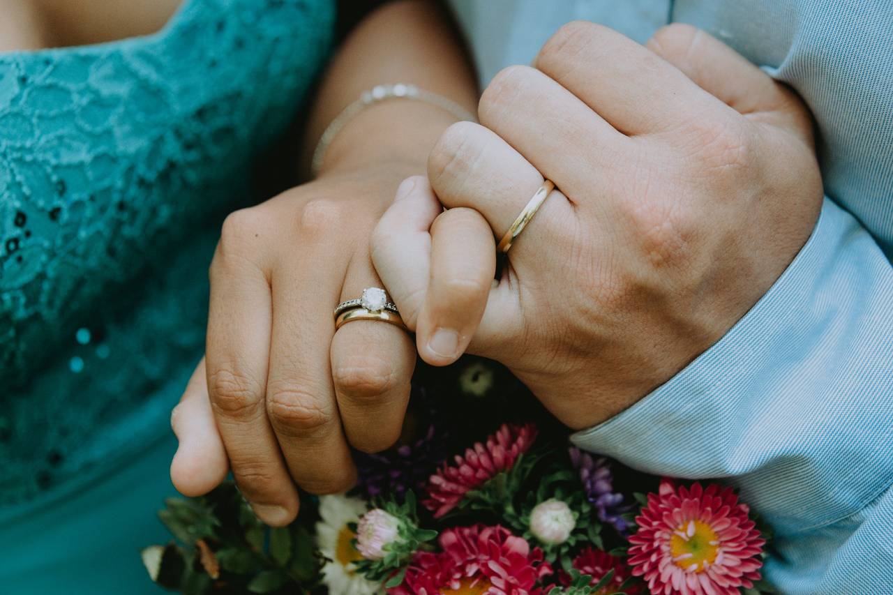Todo lo que necesita saber sobre conseguir anillos de promesa y anillos de  compromiso para mujer