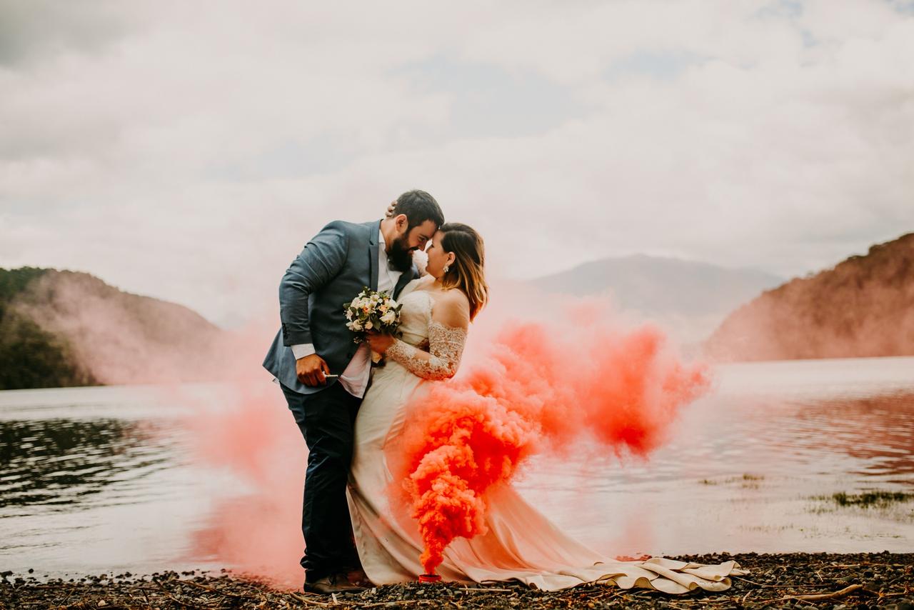 Tendencia bodas 2019: Bengalas de humo de colores