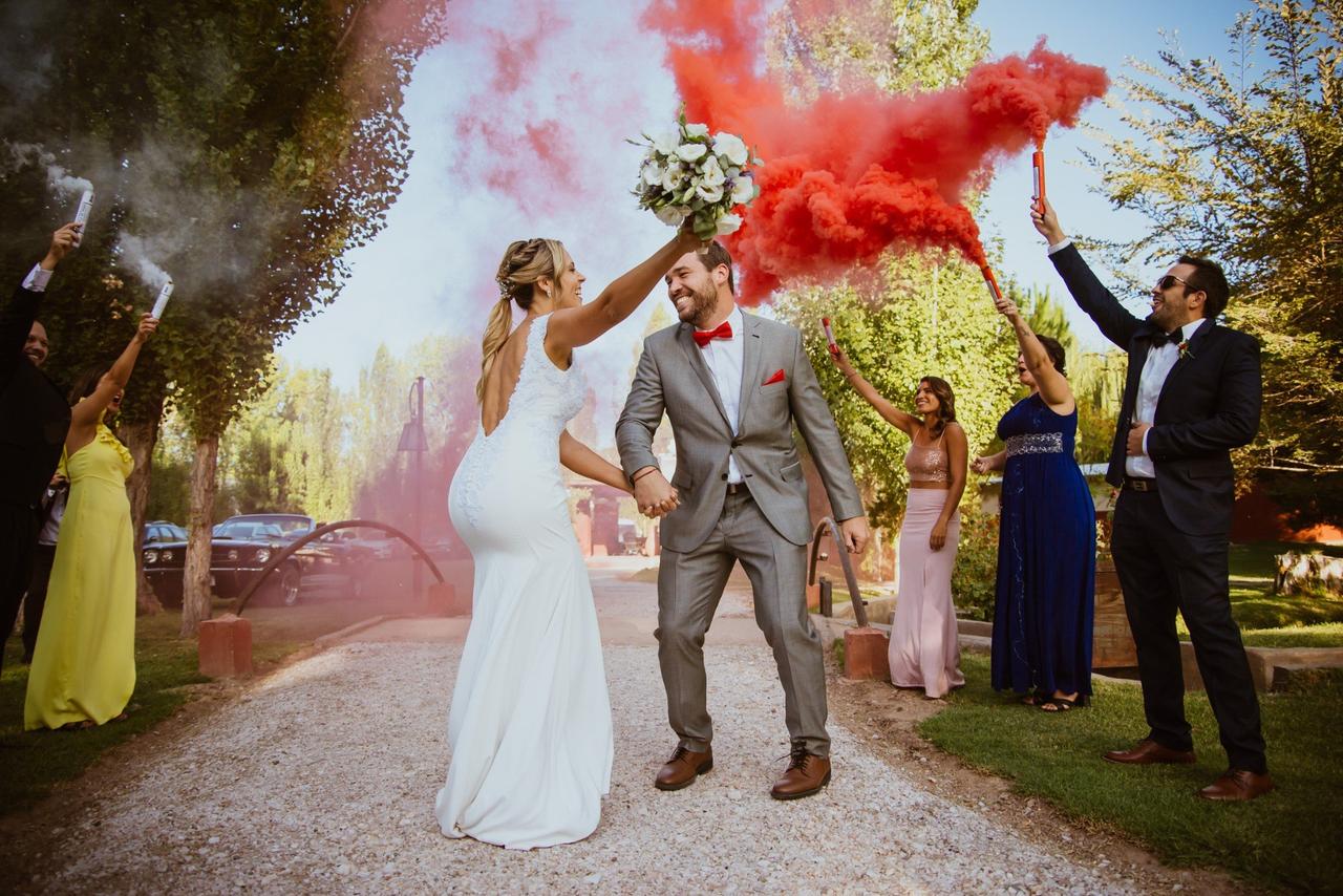 ▷ Bengalas de humo de colores para boda - Fotos y consejos