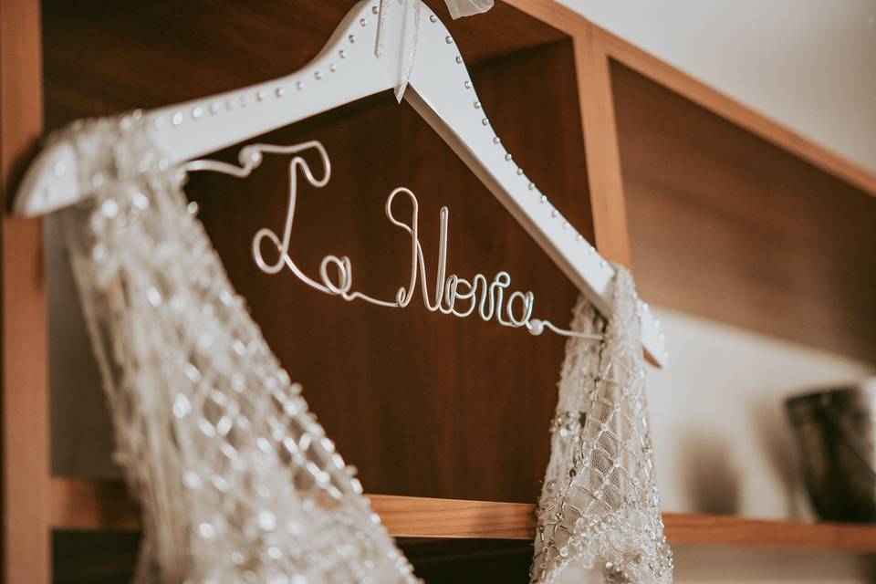 5 consejos para personalizar la percha del vestido de novia