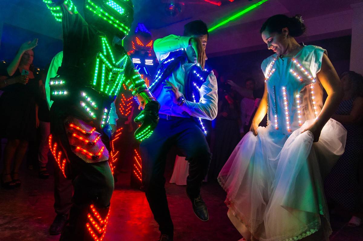 Robots led para casamientos: la tendencia que es furor las fiestas argentinas