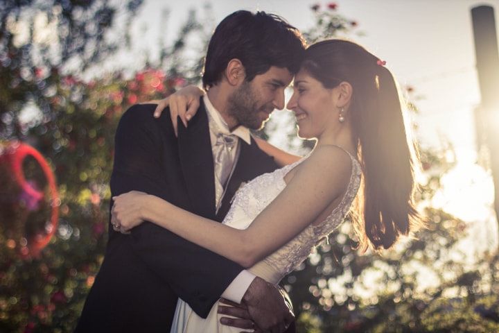 Look de novio con barba y bigote