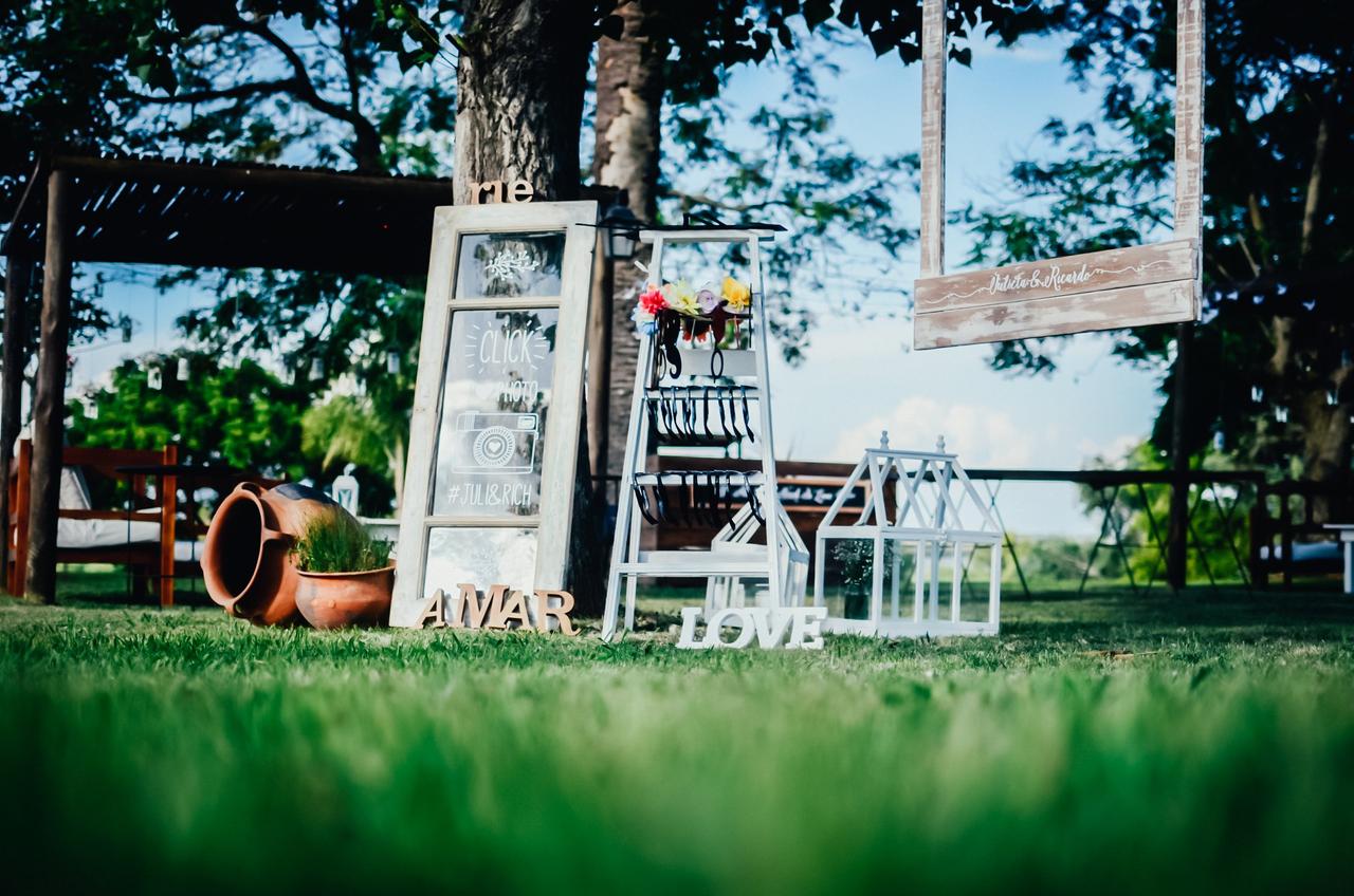 5 propuestas para un photocall al aire libre, el rincón más divertido para  su fiesta