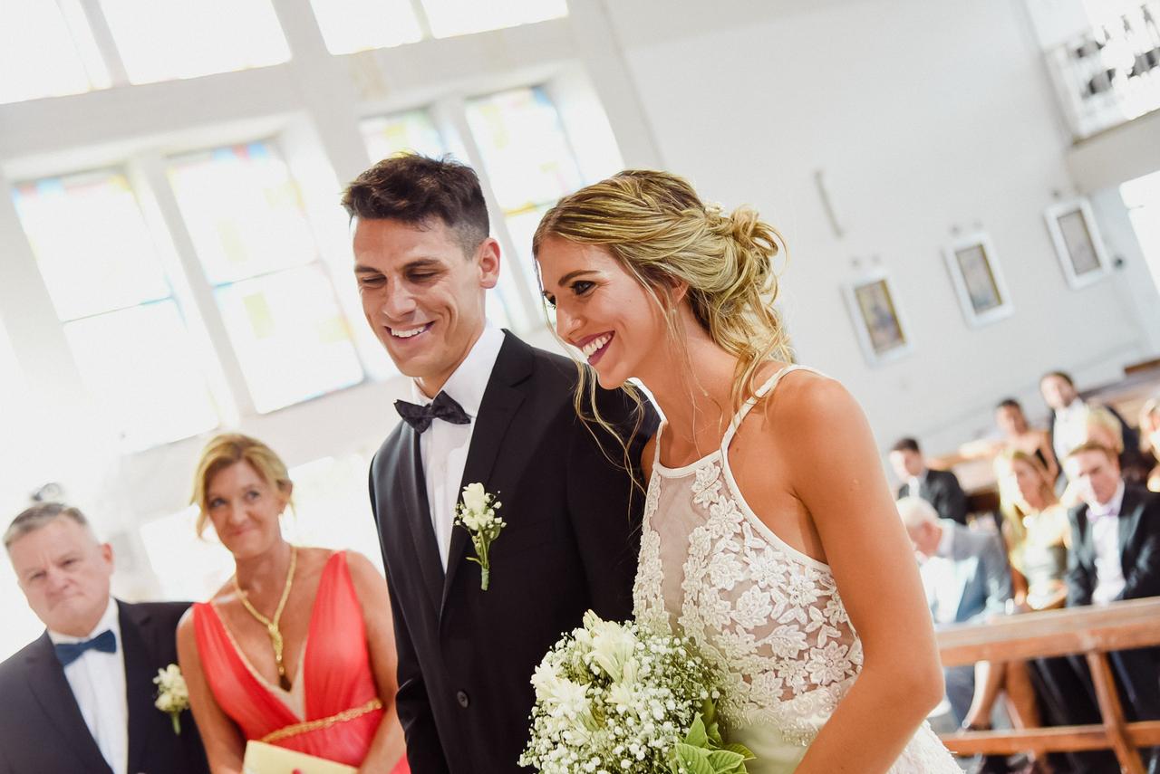 Qué dice el protocolo sobre la vestimenta de la novia en un casamiento por  iglesia?