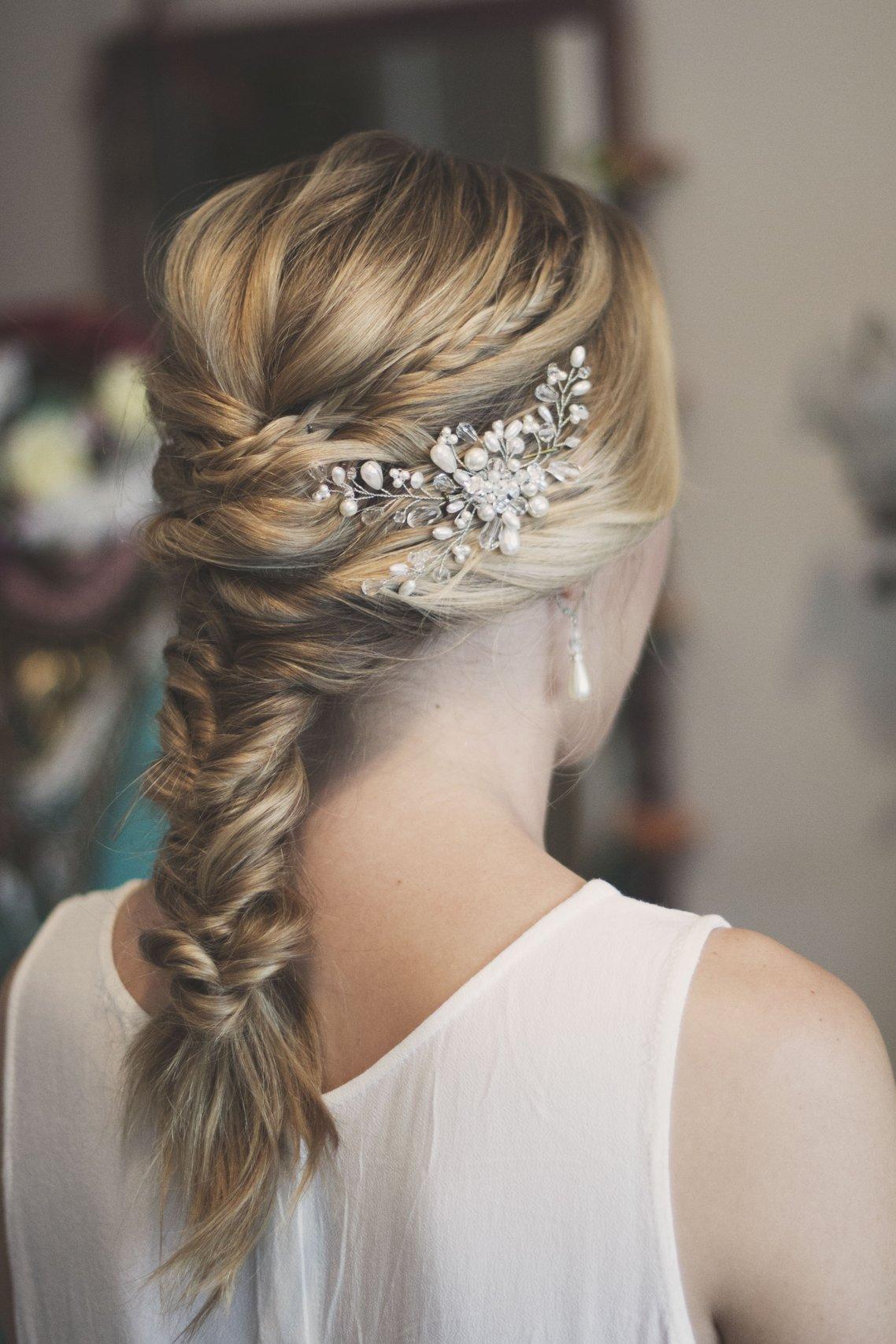 trenza de novia con tocado