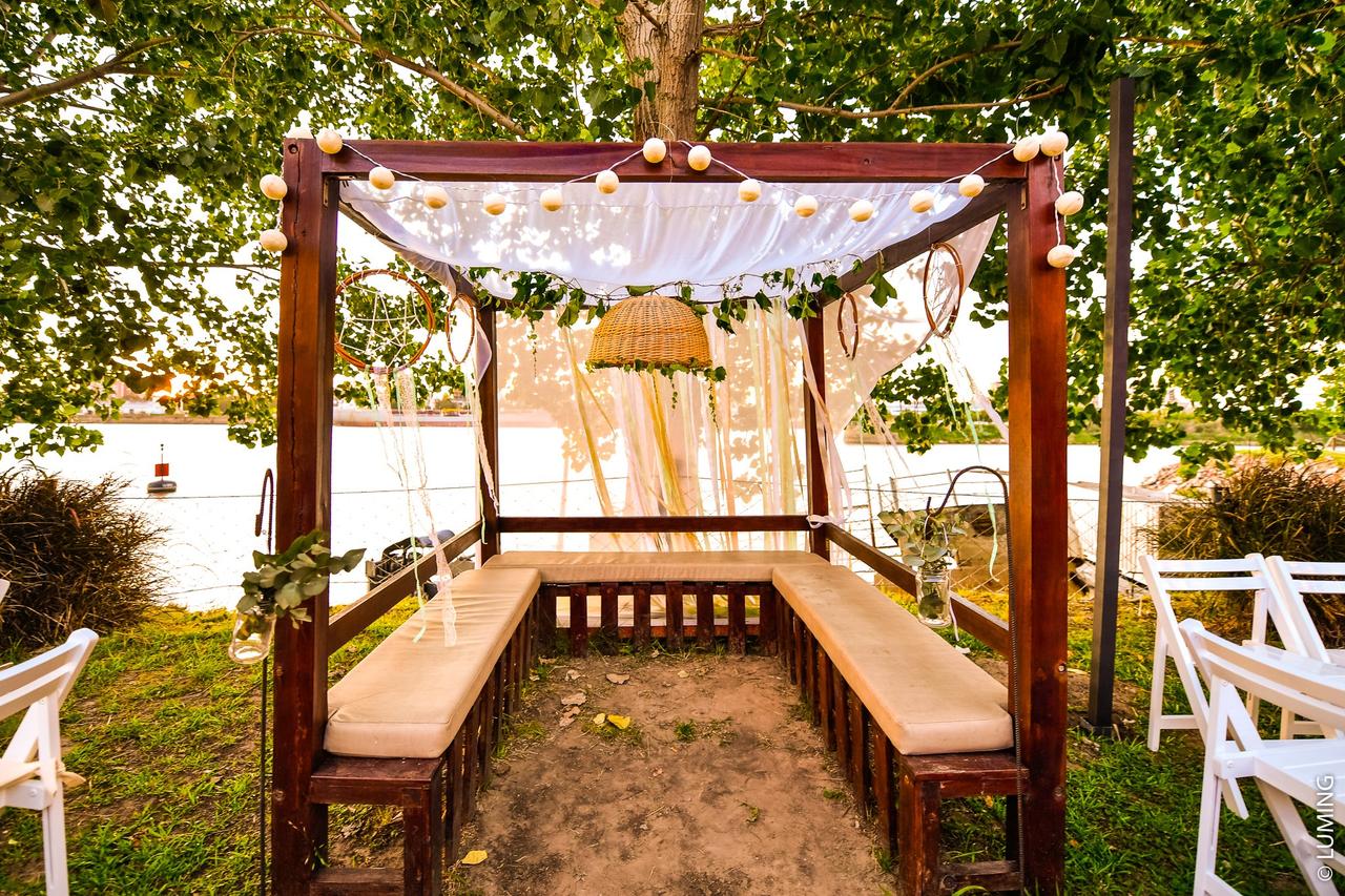 gazebo de madera para fiesta al aire libre