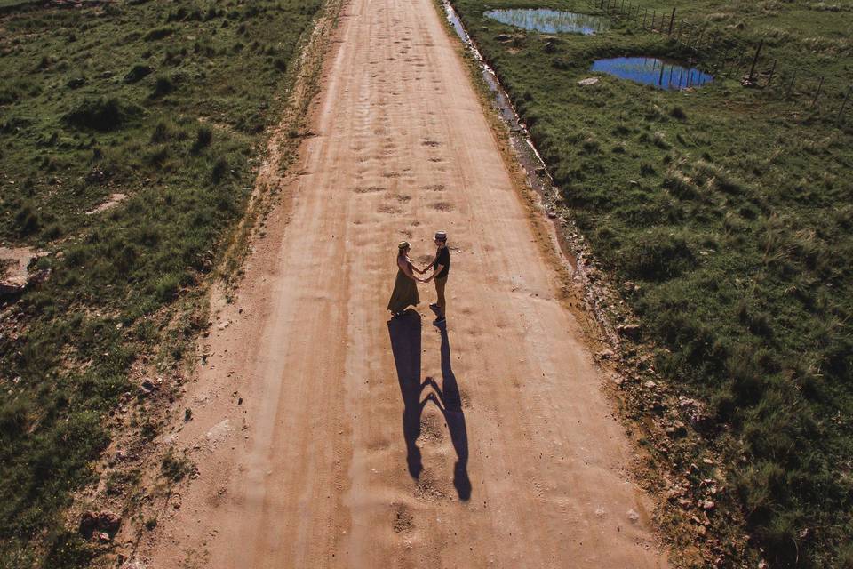 sesión preboda novios en el campo