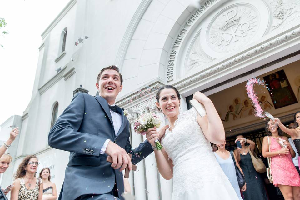 casamiento por iglesia novios salida arroz