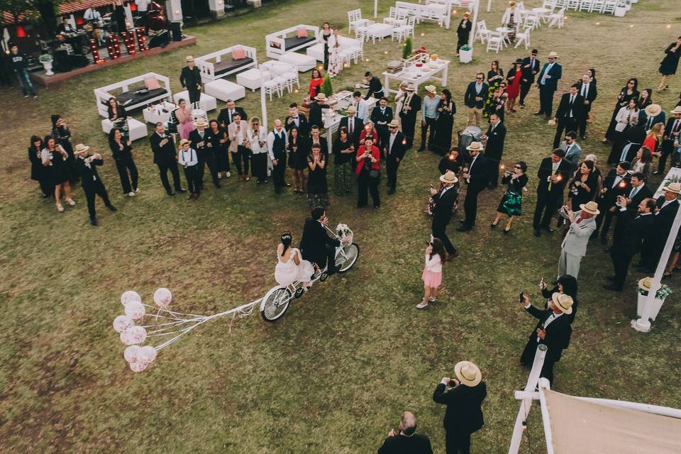 ¿Cómo conseguir las fotos más increíbles de su casamiento usando drones?