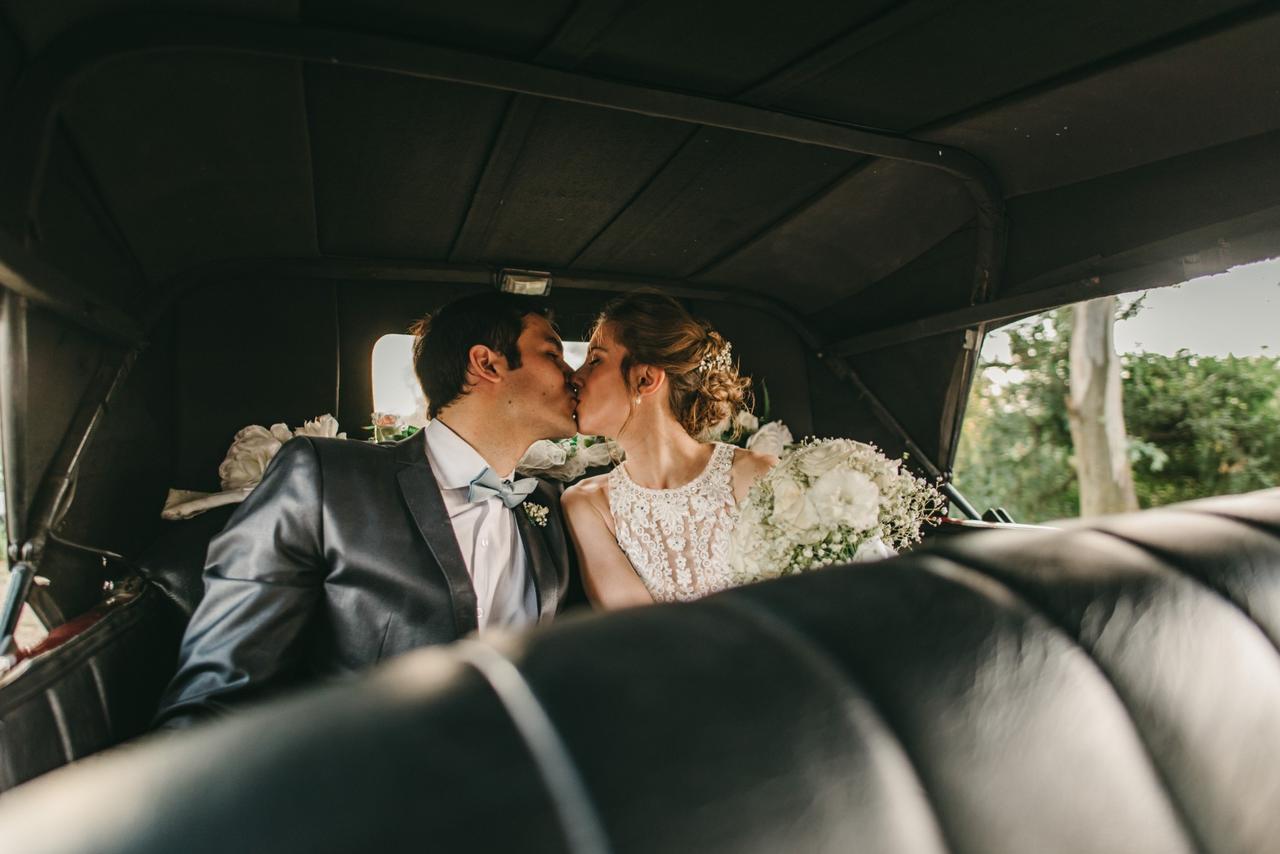 Las fotos con el auto de novios: 6 ideas para un retrato inolvidable