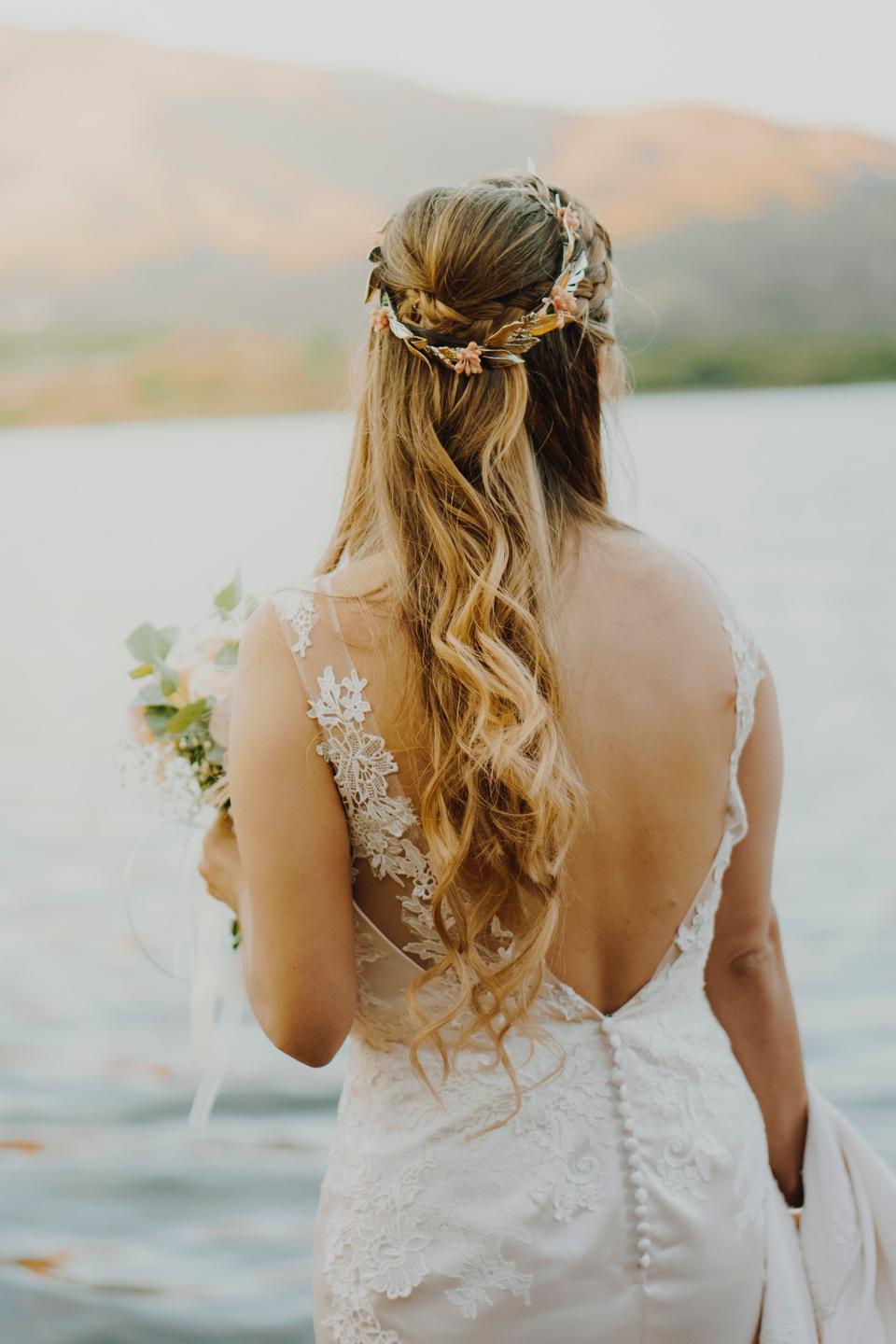 Novia con peinado semirecogido con trenzas