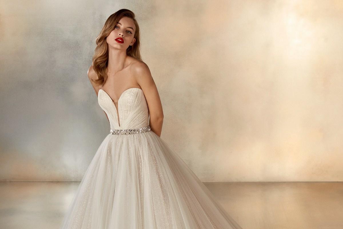50 vestidos de novia con escote corazón, romanticismo tu