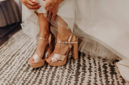 50 zapatos de color para el vestido de novia: encontrá la combinación perfecta