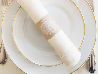 DIY: servilletero de papel kraft con sello floral