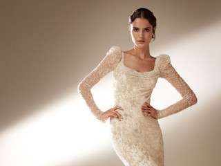 Vestidos de novia con detalles en los hombros: una tendencia que vuelve con fuerza