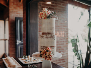 Consejos para decorar la torta de casamiento con flores: un toque bien natural