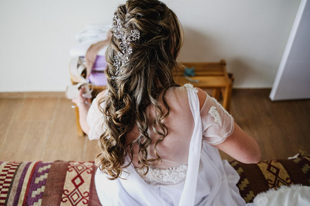 Peinados semirecogidos con ondas o rulos para novia: 30 ideas