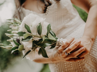 Pañuelo de la abuela para llevar en el ramo de novia: una tradición llena de significado