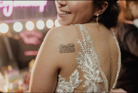 Tatuajes con glitter para casamientos: ¡la última tendencia para su fiesta!