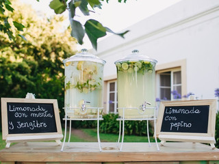 Barras de jugos y limonadas para casamientos al aire libre, ¡a refrescarse!
