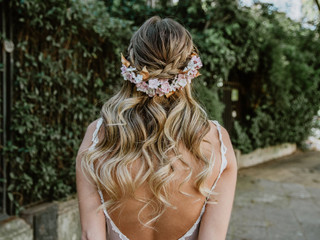 50 peinados semirecogidos para novias: conseguí un look versátil y desenfadado