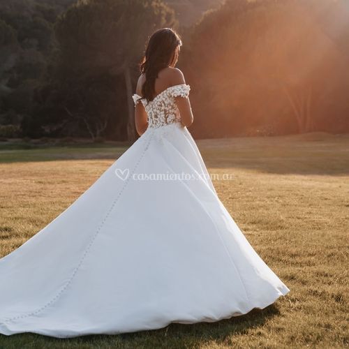 9908, Allure Bridals