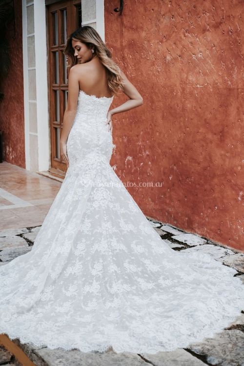 C652, Allure Bridals