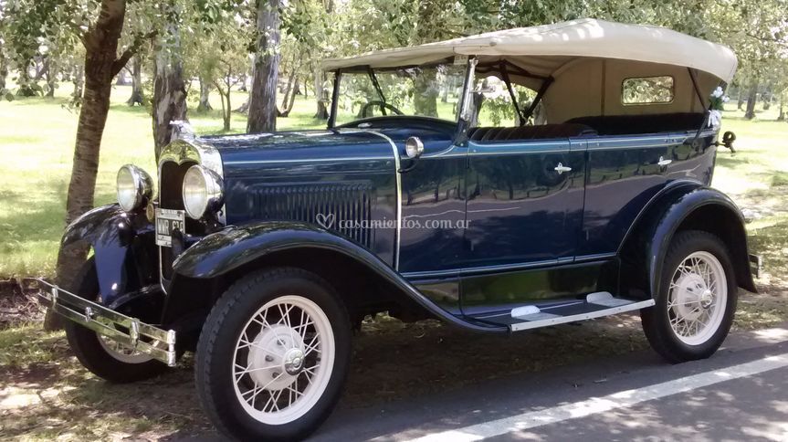 Leonardo Auto Antiguo