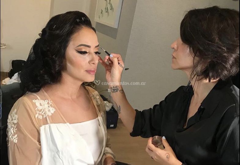 Dharma MakeUp by Angie Velásquez