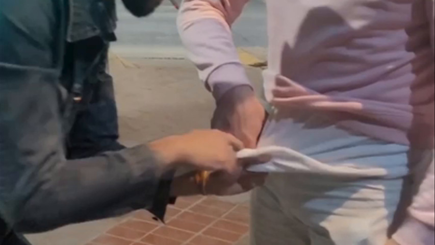 ¡Una remera, un cigarrillo y un mago!