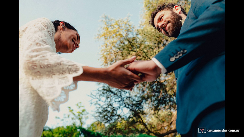 Boda civil, estilo rústico y ceremonia al aire libre 