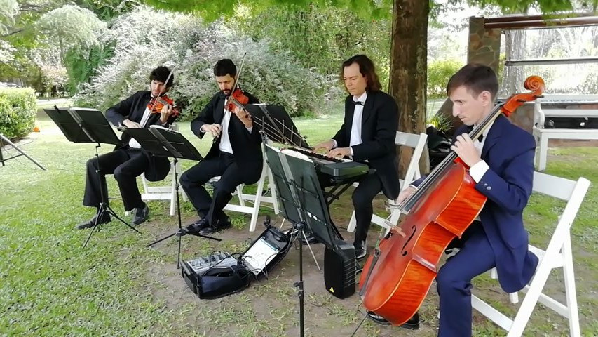 Piano y trío de cuerdas