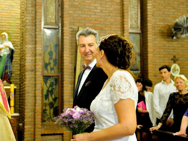 El casamiento de Fabi y Lili en Temperley, Buenos Aires 6