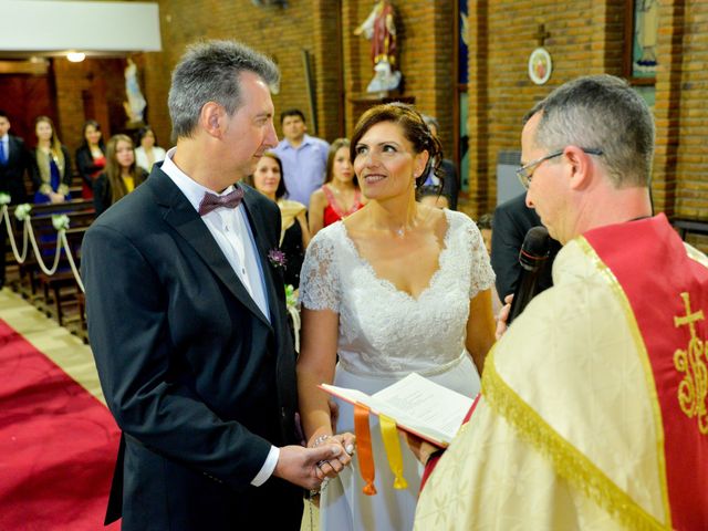 El casamiento de Fabi y Lili en Temperley, Buenos Aires 11