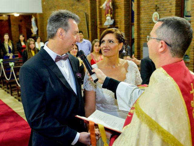 El casamiento de Fabi y Lili en Temperley, Buenos Aires 12