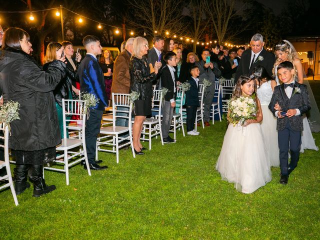 El casamiento de Damian y Lola en Rivadavia, Buenos Aires 30