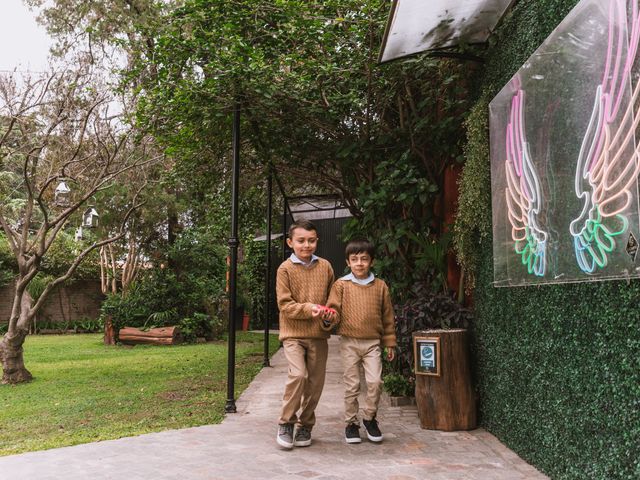 El casamiento de Lucas y Mariana en Burzaco, Buenos Aires 12