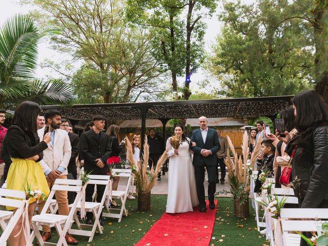 El casamiento de Lucas y Mariana en Burzaco, Buenos Aires 14