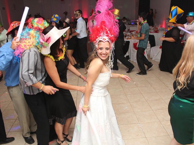 El casamiento de Gabriel y Vanesa en Monte Grande, Buenos Aires 28