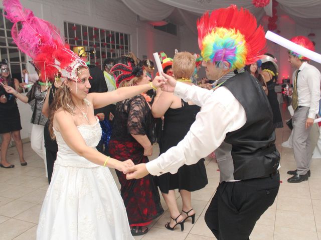 El casamiento de Gabriel y Vanesa en Monte Grande, Buenos Aires 29