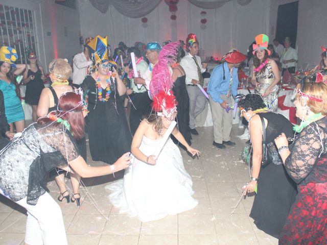 El casamiento de Gabriel y Vanesa en Monte Grande, Buenos Aires 64