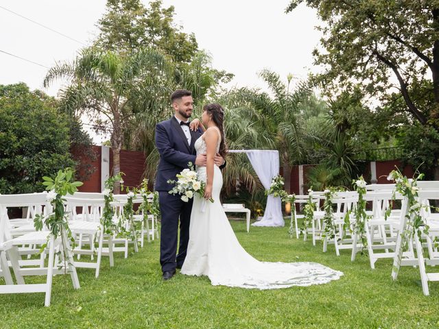 El casamiento de Nico y Vicky en Ituzaingó, Buenos Aires 16