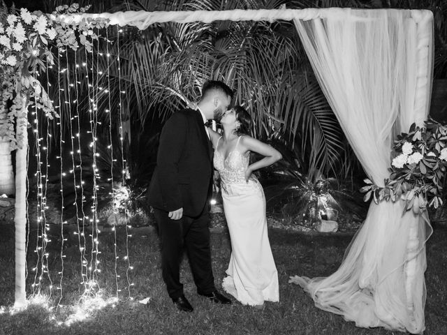 El casamiento de Nico y Vicky en Ituzaingó, Buenos Aires 80