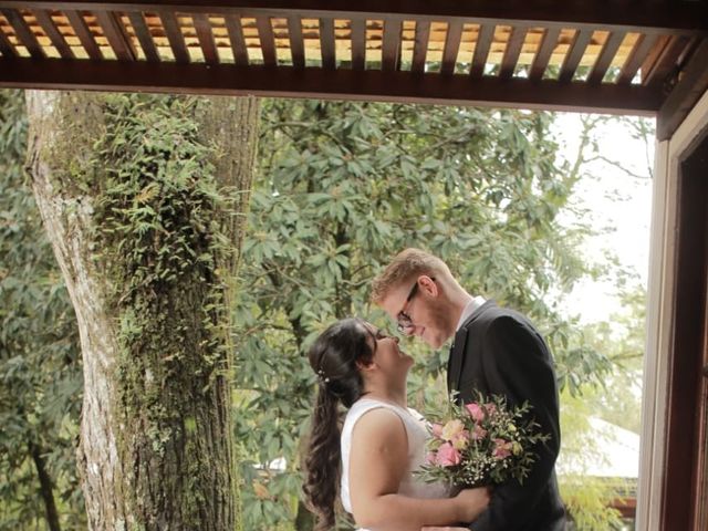 El casamiento de Vanesa Mescher y Bryan Mescher en Jardín América, Misiones 3