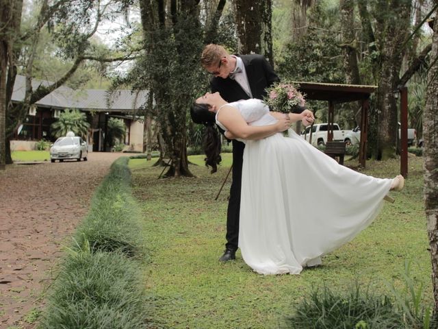 El casamiento de Vanesa Mescher y Bryan Mescher en Jardín América, Misiones 5